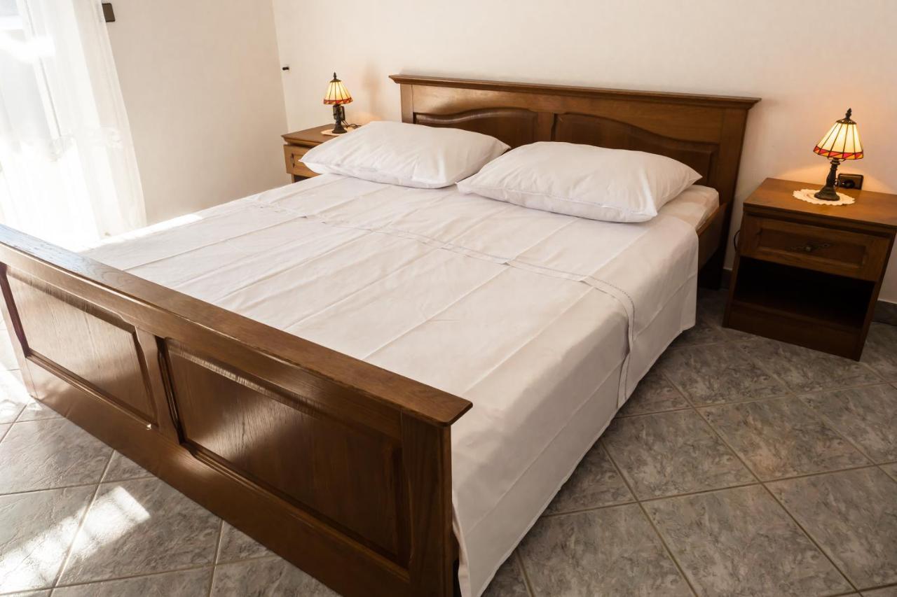 Apartments Anita 2 Rab Town Bagian luar foto